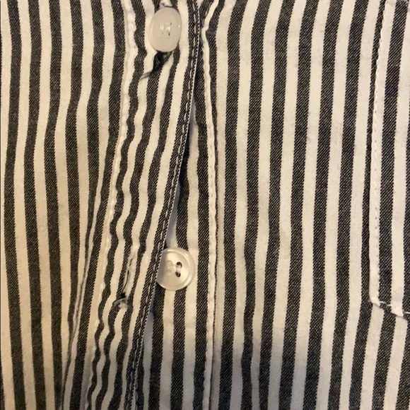 Black and white pin stripe button up - Picture 4 of 4